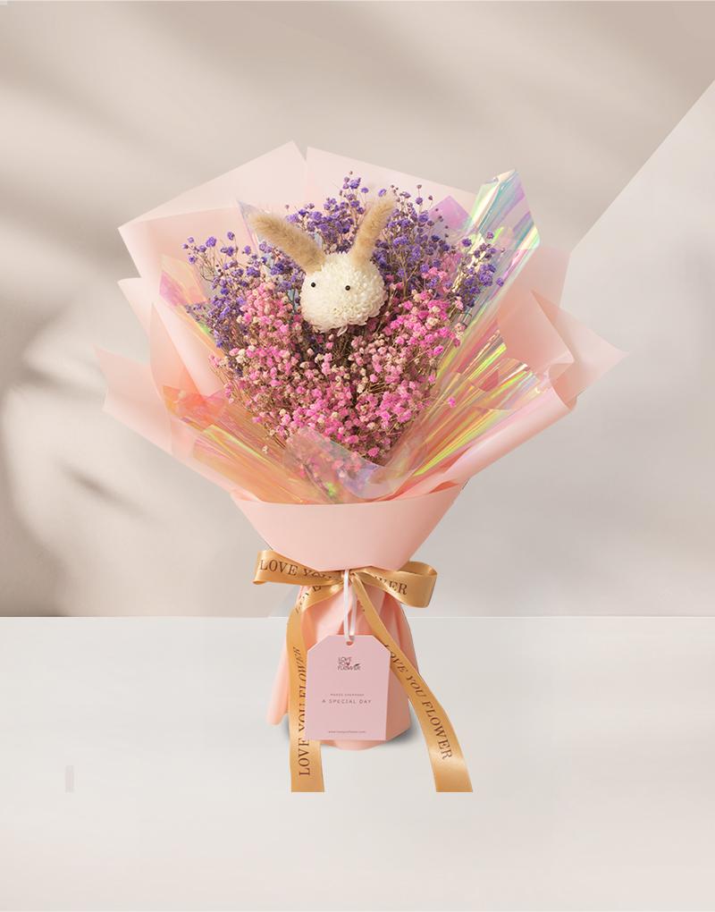 ช่อดอกปิงปองน่ารัก ของขวัญรับปริญญาที่โดนใจ สีหวานละมุน เหมาะแสดงความยินดี และส่งต่อความรู้สึกดีร่วมกับมูลนิธิแทนบุญ